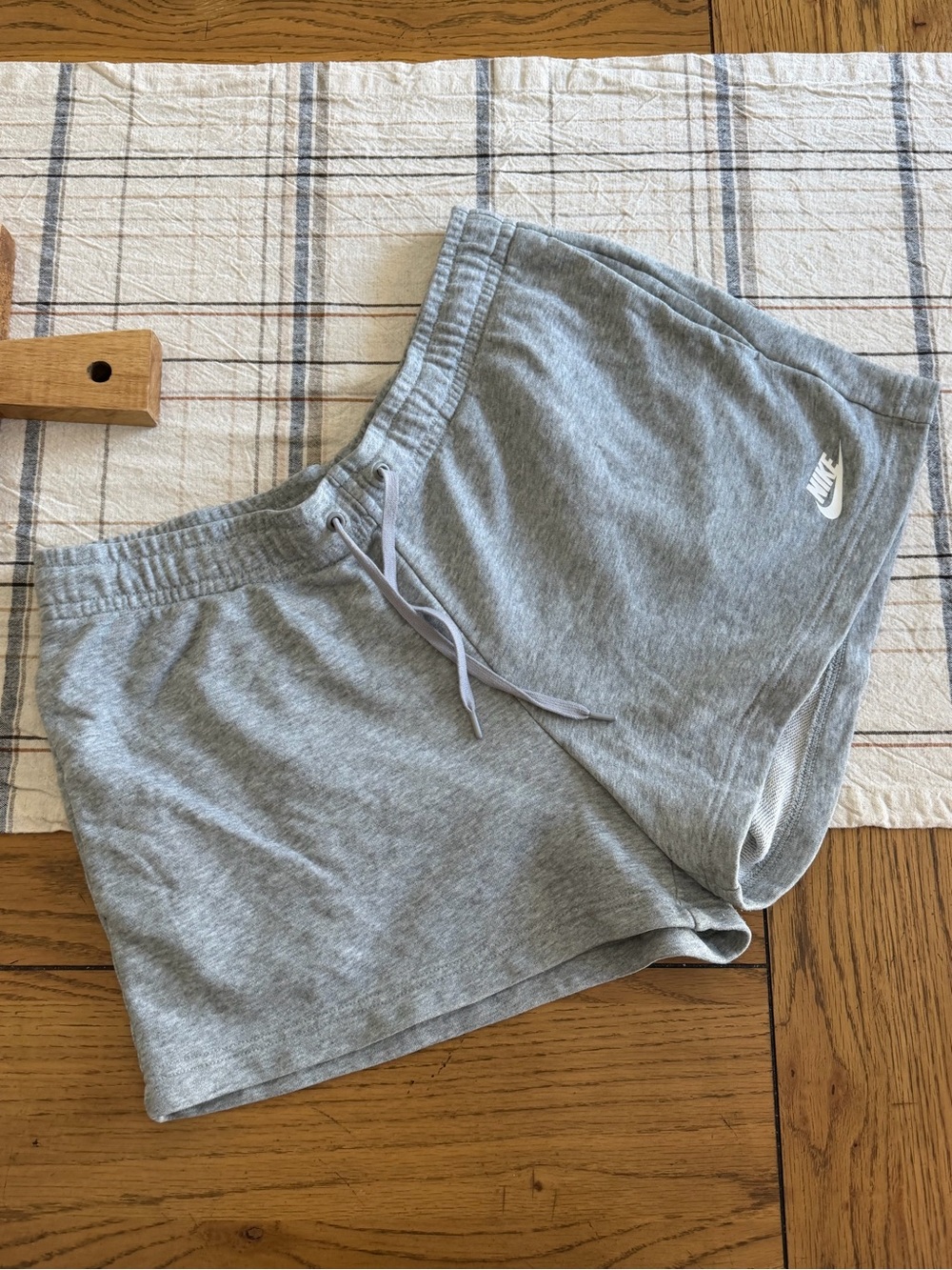 Nike Essential Athletic Shorts in Gray Size Large